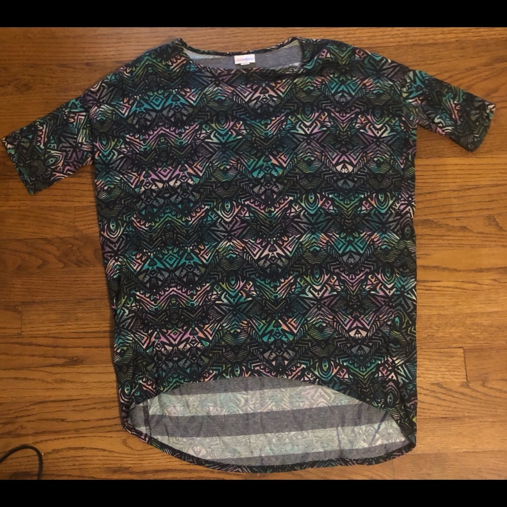 ❤️NWOT Hi-Lo patterned top perfect for leggings ❤️